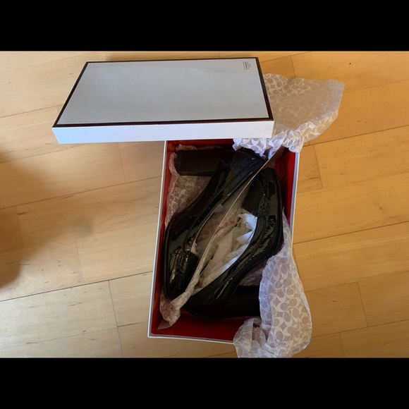 Nearly new Coach 3” heeled patent leather shoes - Picture 9 of 10